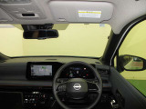 ドライバー目線で、使いやすく安全操作性と良好な視界を実現した運転席です。