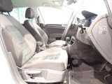 楽な姿勢で座ることが出来るので長時間の運転でも疲れにくいですし体もぶれにくいですよ。