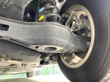 お車を安心してお乗りいただく為には、足回りの定期点検が欠かせません。サービスサポート(有償保証)では無料点検もご提供しており、安心のカーライフをお過ごしいただけるサポート体制が整っています。