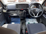 [室内]黒を基調としたシックな室内です☆落ち着いて運転して頂けます♪