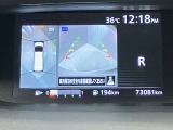 【アラウンドビューモニター】車を上から見下ろしているかのような映像で周囲の状況がひと目で確認、狭い駐車場に駐車するときも安心です♪