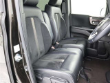 運転席のシートの高さ調節が可能です