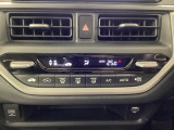 エアコンはオート機能でお好みの温度に調整可能です。オールシーズン快適にドライブできます!