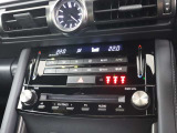 運転・助手席で独立した温度設定のできる、オートエアーコンディショナー。花粉除去機能、イオン発生機能を装備し、室内を快適な環境に保ちます。