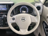 インテリアに合わせたデザインのステアリングは、運転される方のことも考え、運転しやすい形状、大きさです。是非一度、実際に触ってお確かめください。