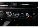 運転席と助手席の温度設定の変更が可能な左右独立タイプのデュアルエアコンです♪♪♪暑がりな人・寒がりな人も誰もが車内を快適にお過ごしいただけます♪♪♪