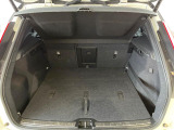 普段のお買い物や通勤、送迎等に十分な荷室スペースを確保しております。セカンドシートを倒すと、大きな荷物の積載も可能です。
