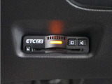 ◆ETC2.0◆進化したドライブ体験。料金収受システムだけだったETCが生まれ変わって、高速道路を賢く使うETC2.0に進化しました。多彩な情報サービスが便利で快適なドライブ体験を提供します。