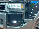 【LEDヘッドライト】悪天候や夜間走行時も良好な視界を確保し安心して運転できる高輝度LEDヘッドライトを装備!点灯速度が早く、消費電力も抑えられています。
