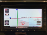 ダッシュボードに自然に溶け込むようにデザインされた純正メモリーナビゲーション。