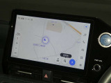 【10.5インチ純正ナビ】純正ナビを装備。タッチパネル式で使いやすく、詳細地図により目的地をピンポイントで設定できます。初めての道でも迷いにくく、ロングドライブも快適ですよ♪