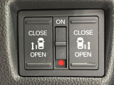 【両側パワースライドドア】スマートキーや運転席のスイッチで後席両側スライドドアの開閉が可能♪電動だから力を入れてドアを開ける必要が無く、小さなお子様でも簡単に開け閉めでき快適です♪