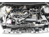 エンジンルームの樹脂部分は丁寧に磨いてツヤをだしています。当社の中古車のエンジンルームクリーニングはとても自信があります★