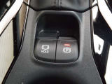 【オートブレーキホールド】信号待ちなどで停車中に自動的にブレーキ力を保持する機能です。