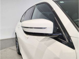 【BMWミラー】視認性の高いスタイリッシュなミラー。自動防眩機能も付いており夜間のドライビングをサポートします。