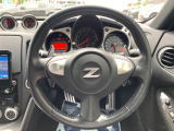 【純正革巻きステアリング】上質な革を使用することで、手にしっかり馴染みとても運転しやすいハンドルです♪
