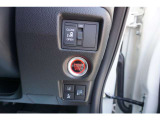 片側電動スライドドア付。通常のドアに比べて、車のボディーに対し平行に開閉し、開けてもスペースを取りません。出入り口が大きいドアはお子様のいるご家庭はもちろん、混んだ駐車場でも大活躍です!