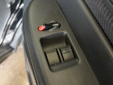 運転席、助手席はパワーウインドウを装備しております。