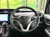 インテリアに合わせたデザインのステアリングは、運転される方のことも考え、運転しやすい形状、大きさです。是非一度、実際に触ってお確かめください。