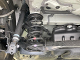 お車を安心してお乗りいただく為には、足回りの定期点検が欠かせません。サービスサポート(有償保証)では無料点検もご提供しており、安心のカーライフをお過ごしいただけるサポート体制が整っています。