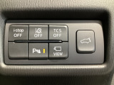 運転席脇のクラスタースイッチ部分にはカメラ切り替えすっち、パーキングセンサー、その他走行系スイッチを集中配置しております。