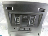 電動スライドドアのスイッチで車内からもスライドドアの開閉ができます。イージークローザー機能で半ドアになることも防止してくれます。