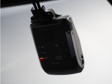 ◆ドライブレコーダー◆映像・音声などを記録する自動車用の装置です。 もしもの事故の際の記録はもちろん、旅行の際の思い出としてドライブの映像を楽しむことができます。