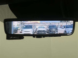 車両後方の視界をクリアに映し出す「デジタルインナーミラー」搭載です。