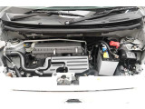 エンジンルームの樹脂部分は丁寧に磨いてツヤをだしています。当社の中古車のエンジンルームクリーニングはとても自信があります★