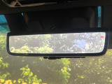 【デジタルインナーミラー】後席の大きな荷物や同乗者で後方が確認しづらい時でも安心!カメラが撮影した車両後方の映像をルームミラー内に表示。クリアな視界で状況の確認が可能です!