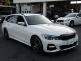 BMW在庫保有台数常時100台以上!ご来店の際はBMW本店(厚木市下荻野140-1)にご来店ください!弊社自慢の全天候型ショールーム!BMW在庫保有台数常時100台以上ございます!