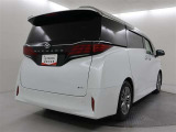 後ろが狭くてもサッと積める。途中で止められる安心のバックドア。後ろの駐車スペースが狭い時に重宝しますよ♪