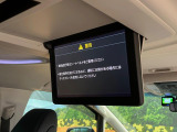 【フリップダウンモニター】大画面モニターで後席でもエンタメをお楽しみいただけます。小さなお子様にも大人気の装備です♪