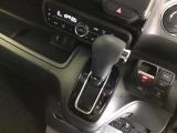 発進時から滑らかに加速する無段階変速のCVTはストップ&ゴーの多い街の中も快適です