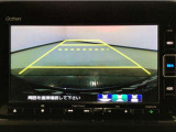 【バックカメラ】運転が苦手な方も車庫入れラクラクです!ギアをリバースに入れれば自動的に切り換わりますので、面倒な操作は不要です♪狭い駐車場もお車を傷つけず安心ですね!