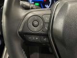 【ステアリングスイッチ】運転中に視線を前に向けたまま画面の操作できます。