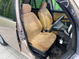 運転席シート廻りは使用感も少なく、良好な状態となっています。丁寧に使われていたことがよくわかりますね。