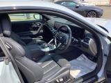 正規ディーラーのBMW専門メカニックが360&deg;納車前点検を徹底的にチェックいたします。点検整備料は車両価格に含まれ、法令12カ月点検が必要な場合も車両価格に含まれます。