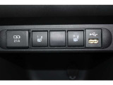 フロント左右シートヒーター/USBポート/充電用ソケット