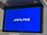 【フリップダウンモニター】大画面モニターで後席でもエンタメをお楽しみいただけます。小さなお子様にも大人気の装備です♪