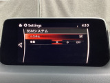 ブラインド・スポット・モニタリング (BSM) は、自車の後方から接近する車両の存在を知らせることにより、車線変更時の後方確認を支援するシステムです。