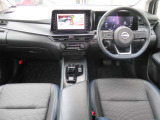 スマートで広々とした運転席!
