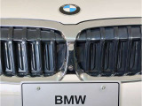 【キドニーグリル】BMWは約90年もの間、ほぼ全ての車両にひと目でBMWだと分かるこの特徴的なフロントグリルが備えられ、デザイン・アイコンとして親しまれてきました。