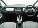 ◆インテリアパネル◆視界広々で非常に運転しやすくロングドライブでも疲れを感じさせないすっきりとまとまったインパネ周りです。