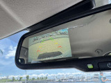 ルームミラーにリヤカメラの画像が表示でき、車庫入れも安心♪