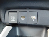 急速充電用USBや12V180Wの電源が付いています。