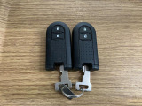 【スマートキー】 スマートキーを携帯していれば、ドアハンドルのボタンを押すだけでロックの解除ができます。