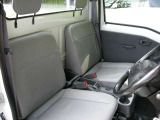 運転席画像になります。使用感はありますがまだまだ使用できます。