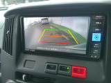 バックカメラも装備しています。気になる後ろの見通しや車庫入れにも大活躍!運転が困難な場所でもしっかりサポート!心強い味方のモニターです。【バックカメラ】付の車って1回乗るとクセになります。