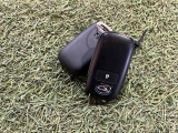 キーフリーシステムになっています。電子キーを携帯しているだけ、それだけでドアのロック開閉からエンジンの始動までできちゃいます♪
